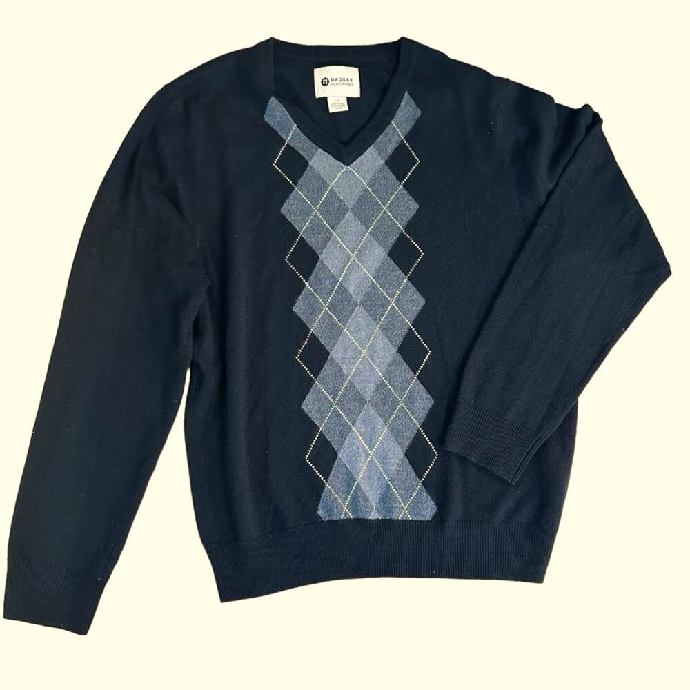 Haggar Clothing black and gray argyle v - neck sweater. Women’s L/ Men’s S